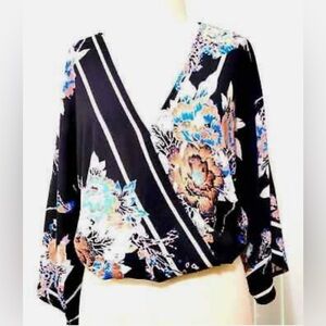 Flying Tomato floral top